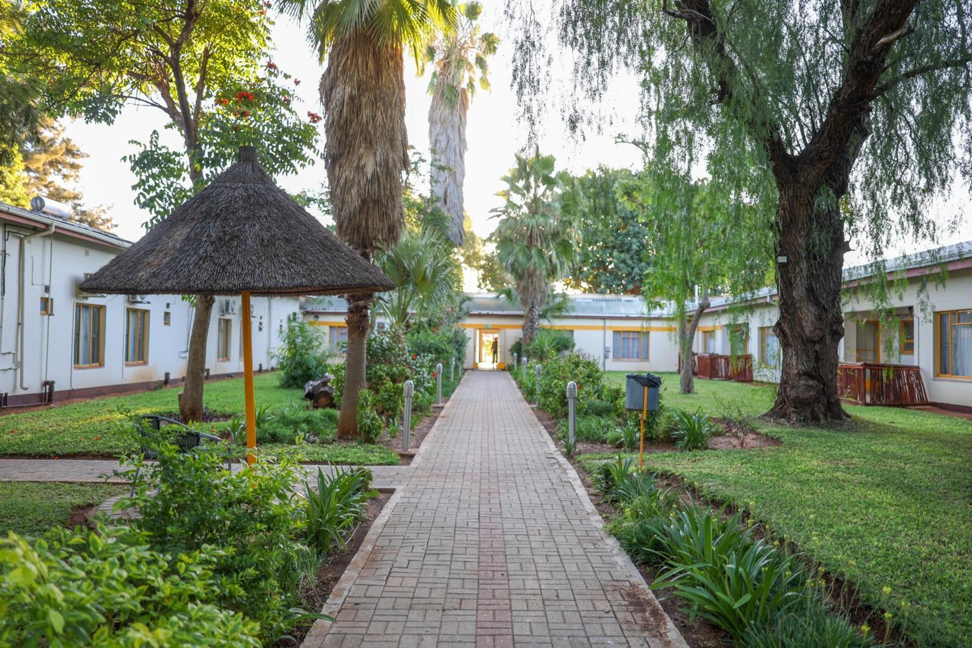Cresta Botsalo Hotel Palapye Exteriör bild