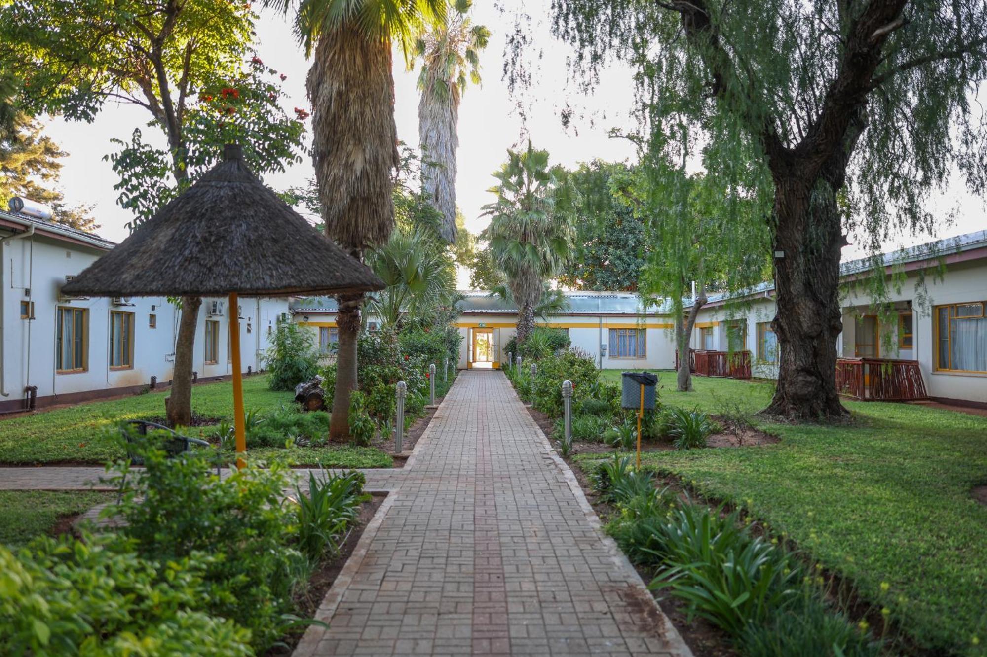 Cresta Botsalo Hotel Palapye Exteriör bild